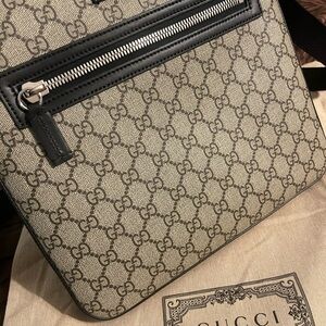 BRAND NEW Authentic Gucci Messenger Crossbody!